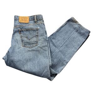 Levis 550 Relaxed Fit Jeans 40 x 32 (30)  100% Cotton  (loose stitch on pocket)